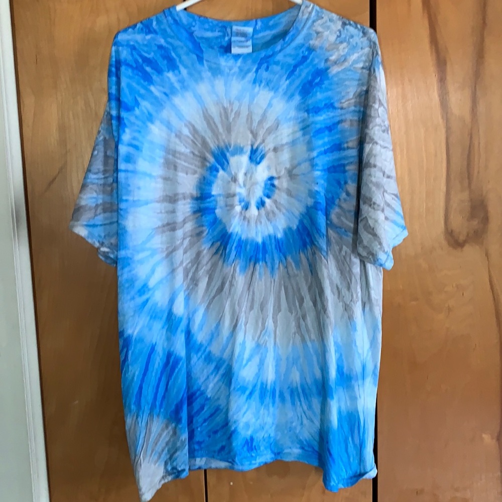Tie-dyed blue/gray t shirt. XL